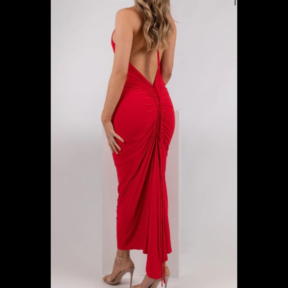 Melani the label Lara MIDI dress in red.